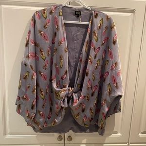 Very J Ladies Flowy Shawl Top Size Large Worn Once